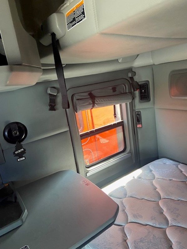 camion lourd a vendre avec lit
